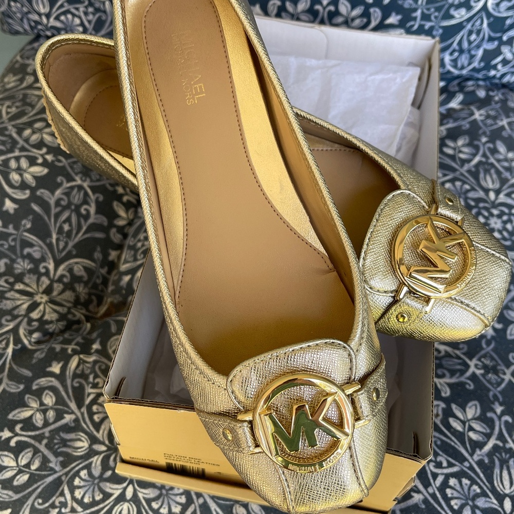 NWB Michael Kors Fulton Moc, Pale gold , Size 6 1/2 M
